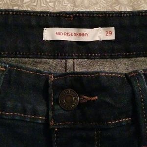Levi's Mid Rise Skinny like new condition sz 29